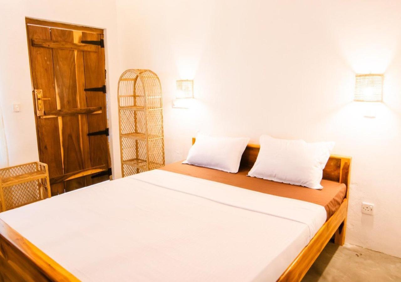 Hotel Pompon Pottuvil Esterno foto